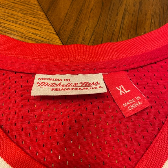 Allen Iverson Philadelphia 
76ers Mitchell & Ness 
Swingman 96-97 Jersey XL - Picture 3 of 7